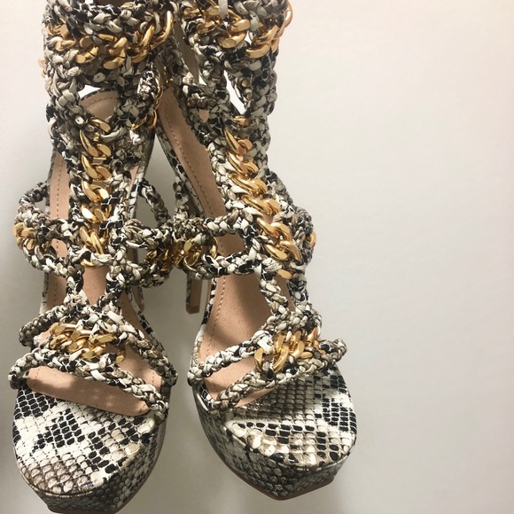 Beautiful  chain detailed Colin Stuart  Heels 👠 - Picture 3 of 7